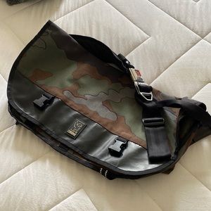 Chrome citizen messenger bag camouflage